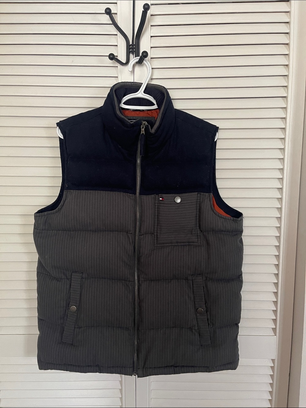 Tommy Hilfiger Quilted Puffer Vest in Charcoal and Black